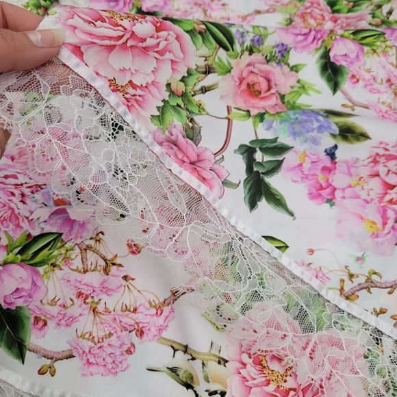 Homebodii Floral Robe Medium - Picture 7 of 10